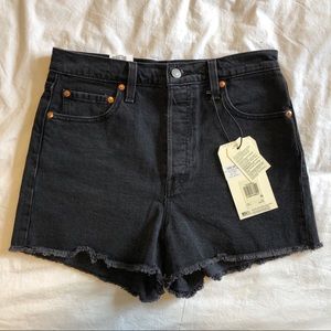 NWT Levi’s Ribcage Black Denim Shorts